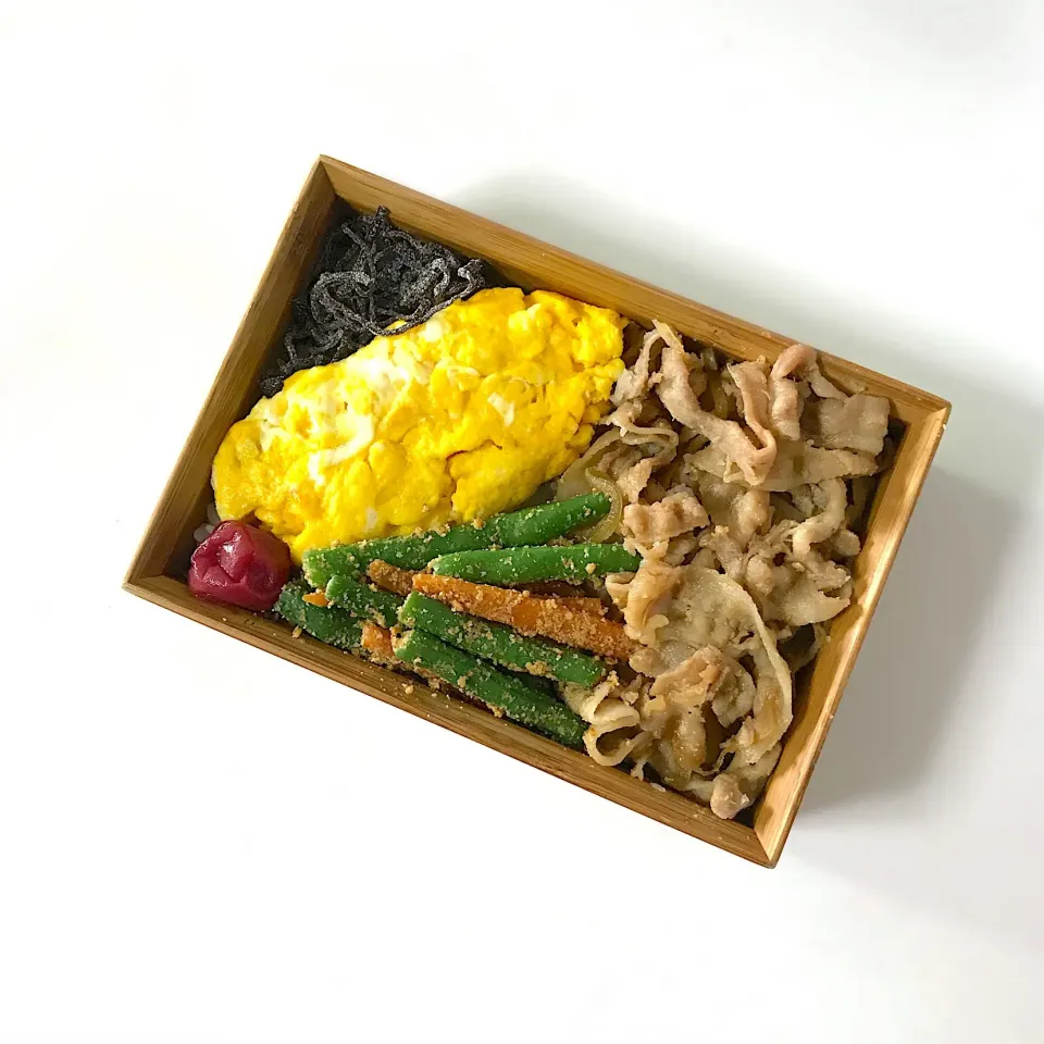 豚肉のしぐれ煮
炒り卵オムレツ風
人参とインゲンの胡麻和え
塩昆布
梅干し|Juneさん