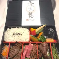 Snapdishの料理写真:秀苑 炙り弁当 #宮崎安楽牛  #秀苑翔  #内閣総理大臣賞|秀苑 天さん