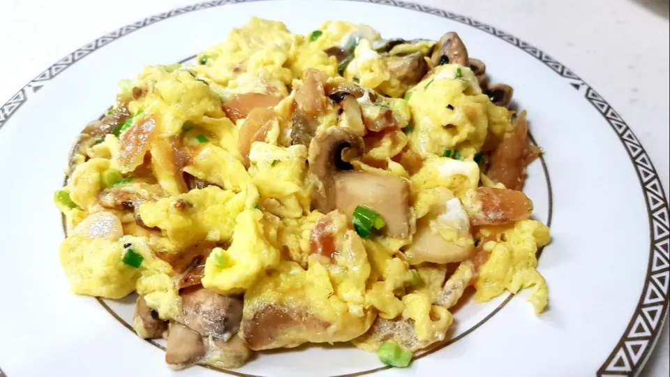 scrambled eggs with yellow croaker|steven z.y.さん