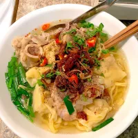 Yellow noodles with wonton soup|Mai Vuongさん