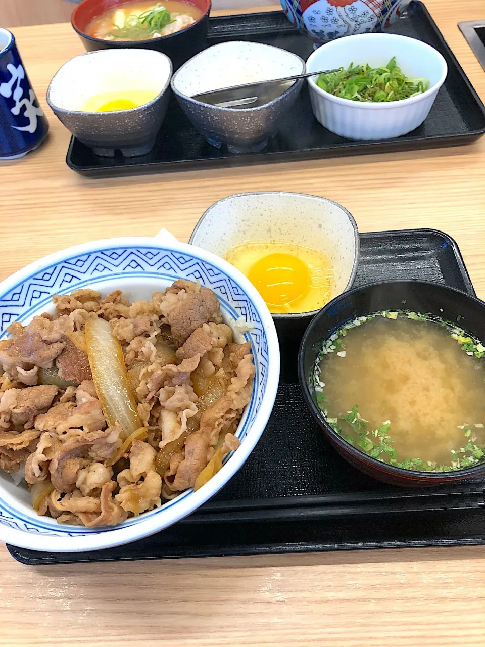 Snapdishの料理写真:吉牛 頭大盛り、卵、味噌汁|たびもかさん