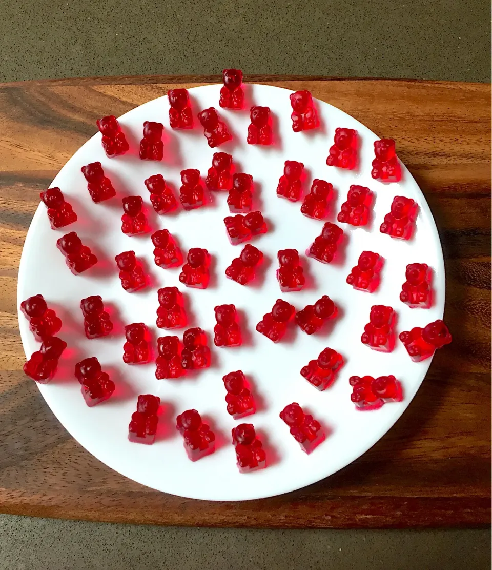 Snapdishの料理写真:Raspberry Gummy Bears|Stella Jaksさん