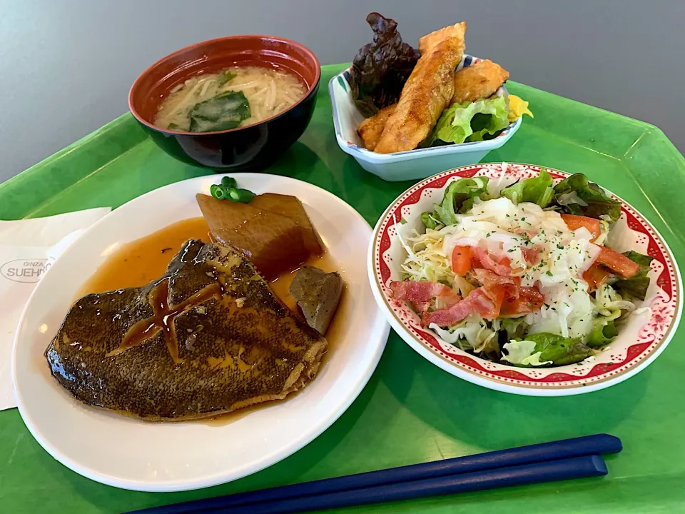 Snapdishの料理写真:鰈の煮付、肉巻揚げ、トマトとベーコンのサラダ、味噌汁|Tadahiko Watanabeさん