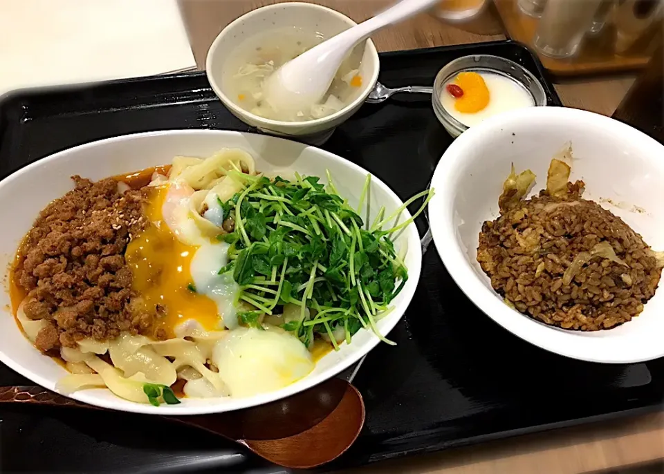 汁なし坦々刀削麺+半炒飯セット|toshi,I🍴さん