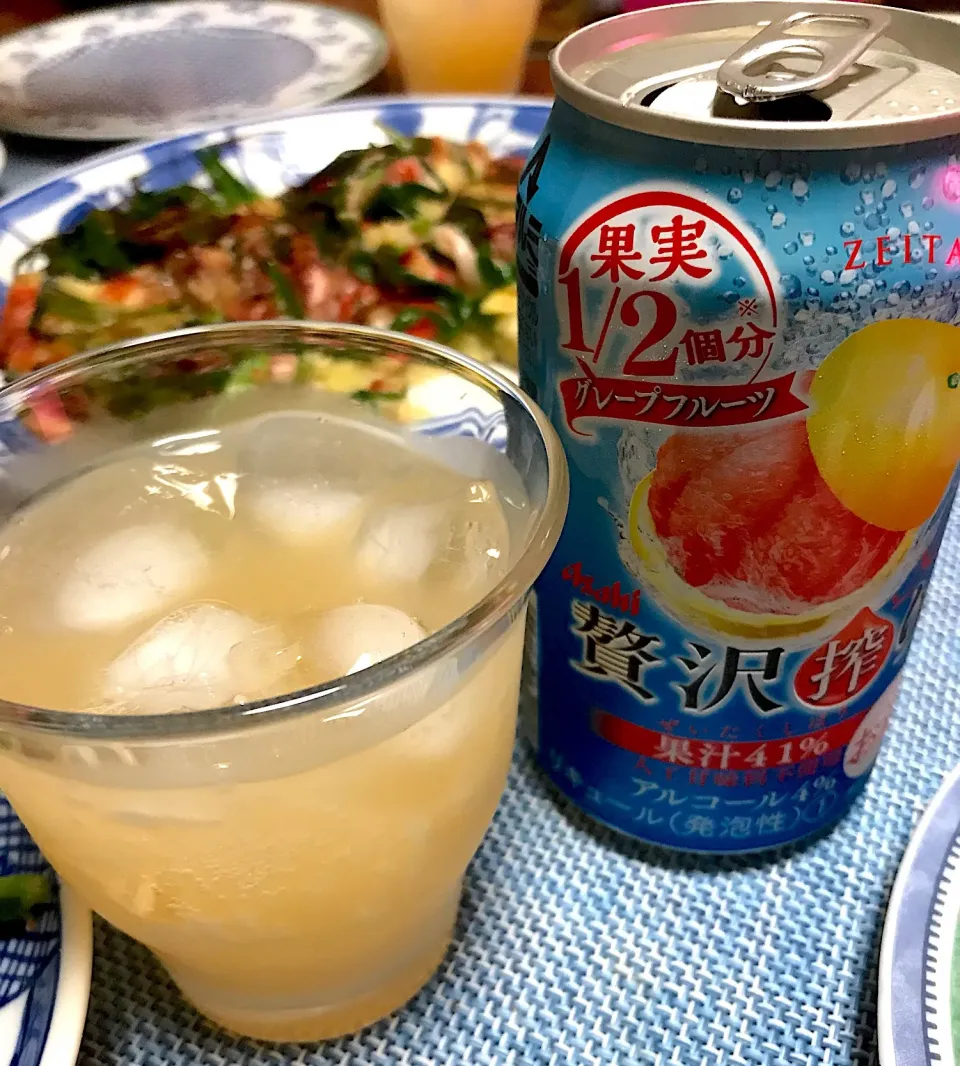 Snapdishの料理写真:アサヒ 贅沢搾り
グレープフルーツ 果汁４１アルコール4%|シュトママさん