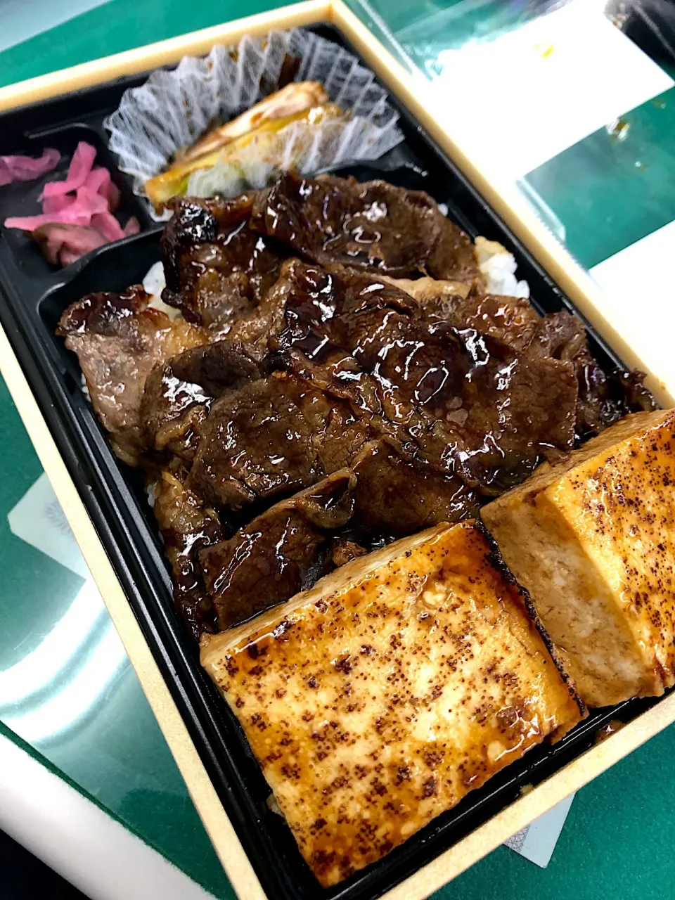 国産牛すき焼き弁当🍱|ラックさん