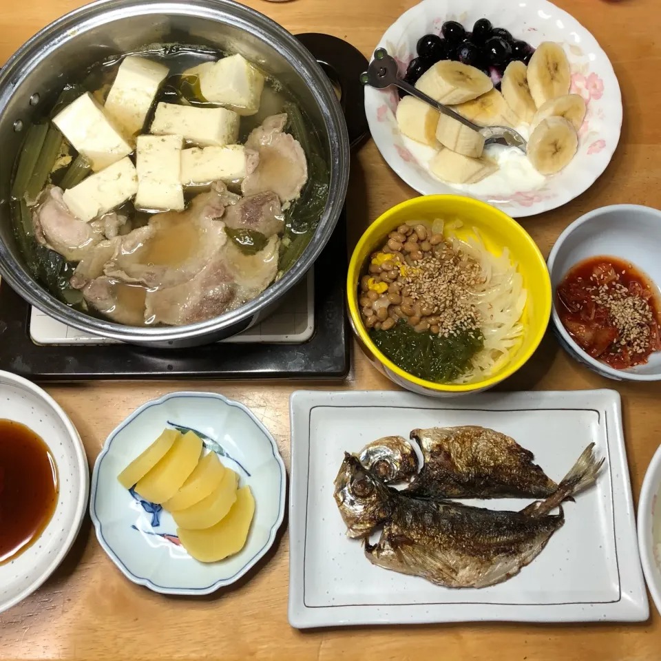 昨日の鍋に肉と豆腐を鍋😅|Makokoさん