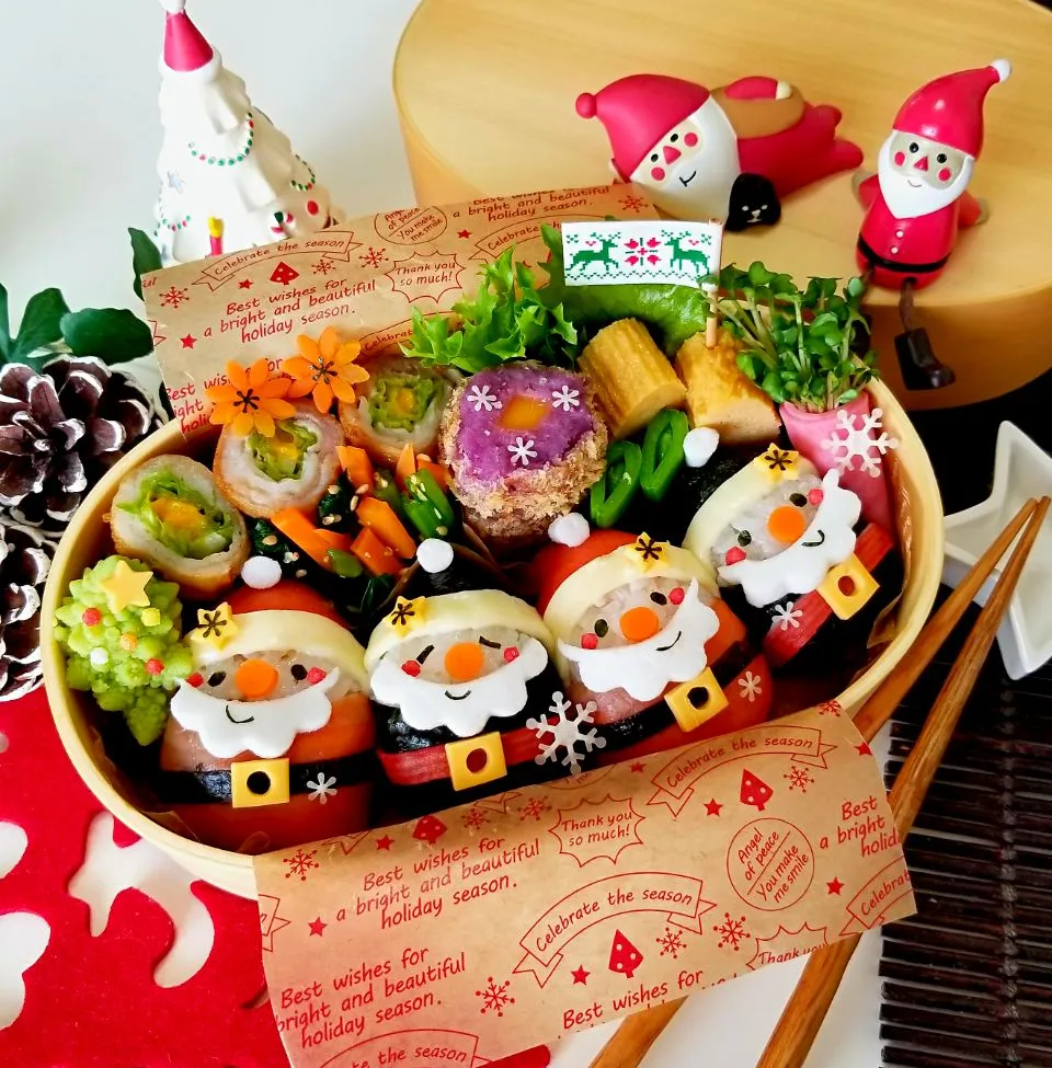 赤と黒のサンタクロースおにぎり🎅♡クリスマス弁当|ayano.adshさん