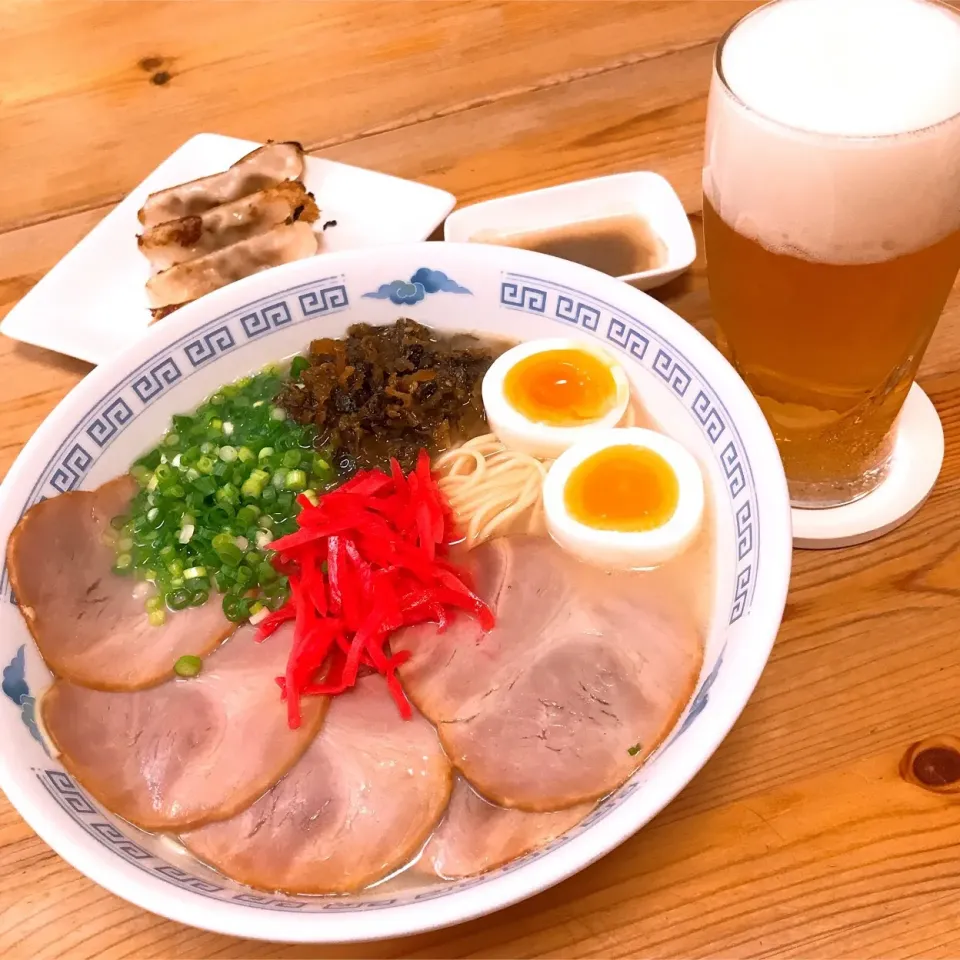 Snapdishの料理写真:ラーメン餃子ビール|Ruotoさん