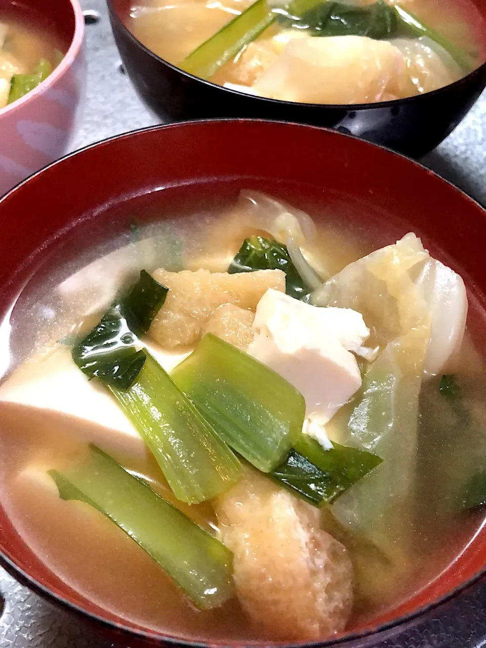 小松菜とキャベツの味噌汁|たびもかさん