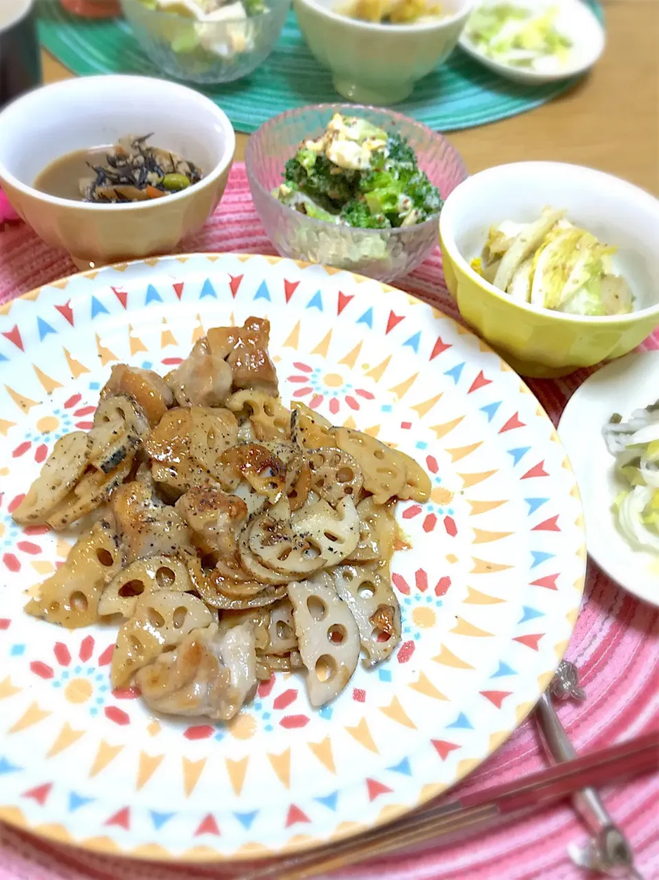 鶏肉とレンコンの炒め物です|りんごさん