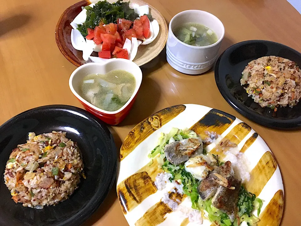 今日の晩御飯(*´ڡ`●)
タラのムニエル〜乳酸キャベツ添え〜自家製甘酒とカボス果汁のソースで。
具沢山バターライス
チキンスープ
スマイルボール、トマト、ワカメのオニドレサラダ🥗|さくたえさん