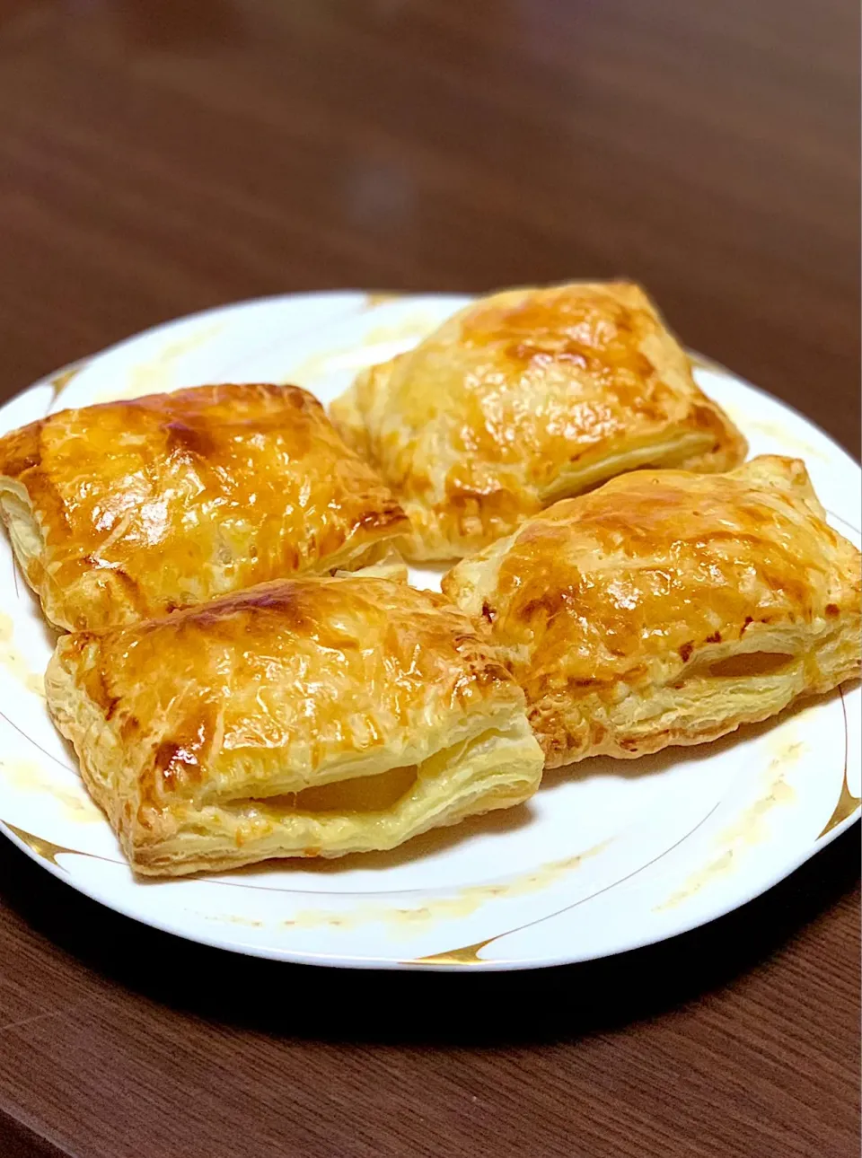 Snapdishの料理写真:先日のコンポートを使って
アップルクリチパイ🥧焼きました|sakiさん