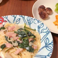 Snapdishの料理写真:ホウレンソウのクリームパスタ
ミートボール
カボチャとクリームチーズのサラダ|skさん