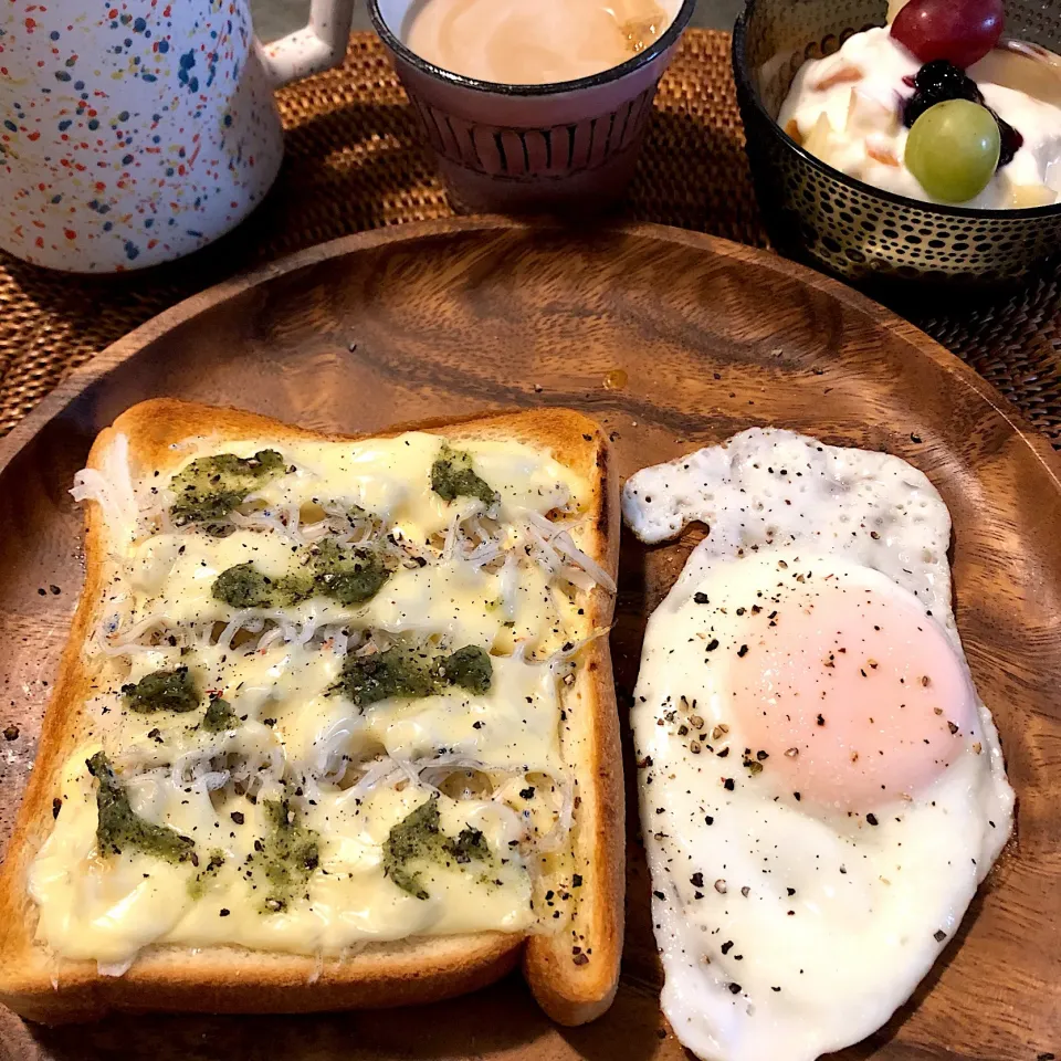 Snapdishの料理写真:シラストーストで朝ごぱん(ﾟ∀ﾟ)|nao子さん