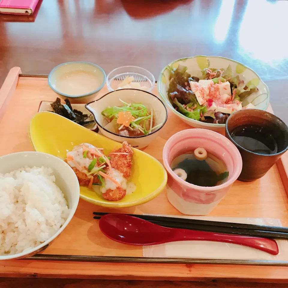 鶏肉フライと山芋コロッケ
牛すじ大根煮
あみえびと豆腐の梅サラダ|ちゃみこさん