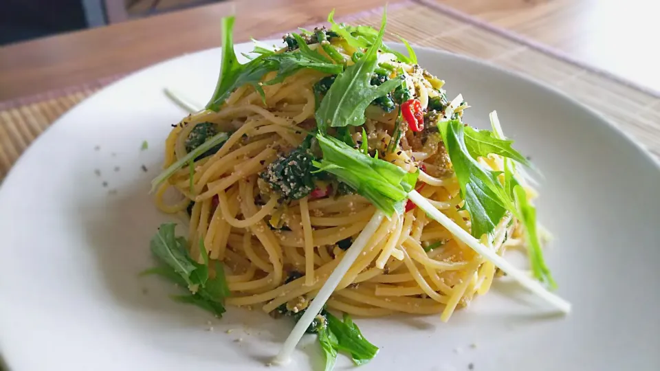 Snapdishの料理写真:ﾎｳﾚﾝ草と水菜と明太子の
ﾆﾝﾆｸﾏｰｶﾞﾘﾝ醤油ﾊﾟｽﾀ～🍝
の昼ごはん✨|kaz(*･ω･)さん