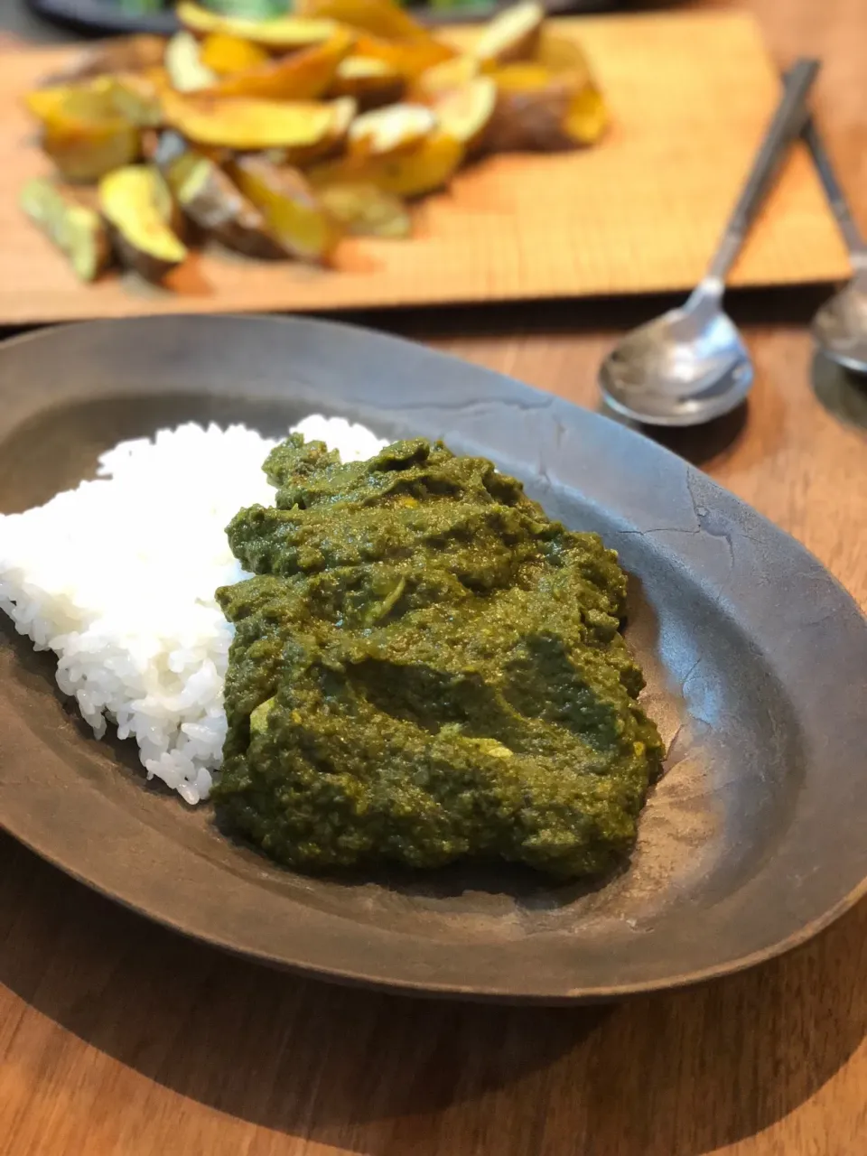 Snapdishの料理写真:インドのほうれん草カレー：サグパニール by プラバール|廉太郎さん