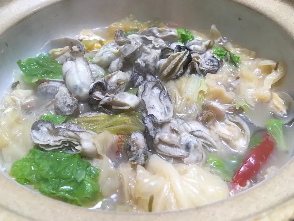 土鍋くたくた野菜de蒸し牡蠣🍲☁️🐚|ぱぴこ家さん