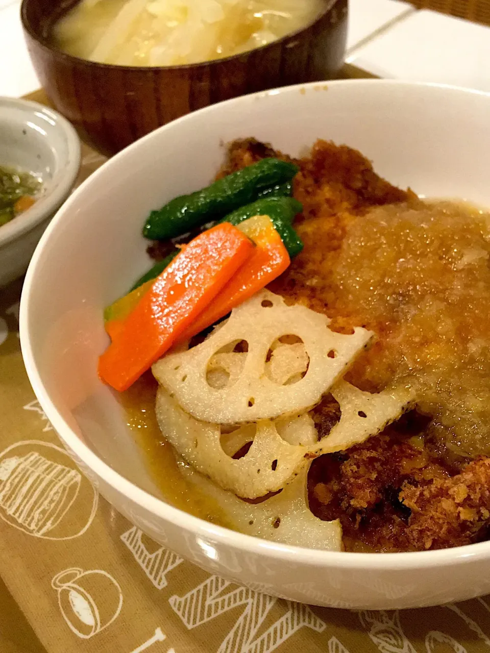 そめ🍀さんの料理 咲きちゃんさんの料理 柔らか✨塩麹チキンカツのおろしあん 🐓揚げ野菜添え🍆|そめ🍀さん