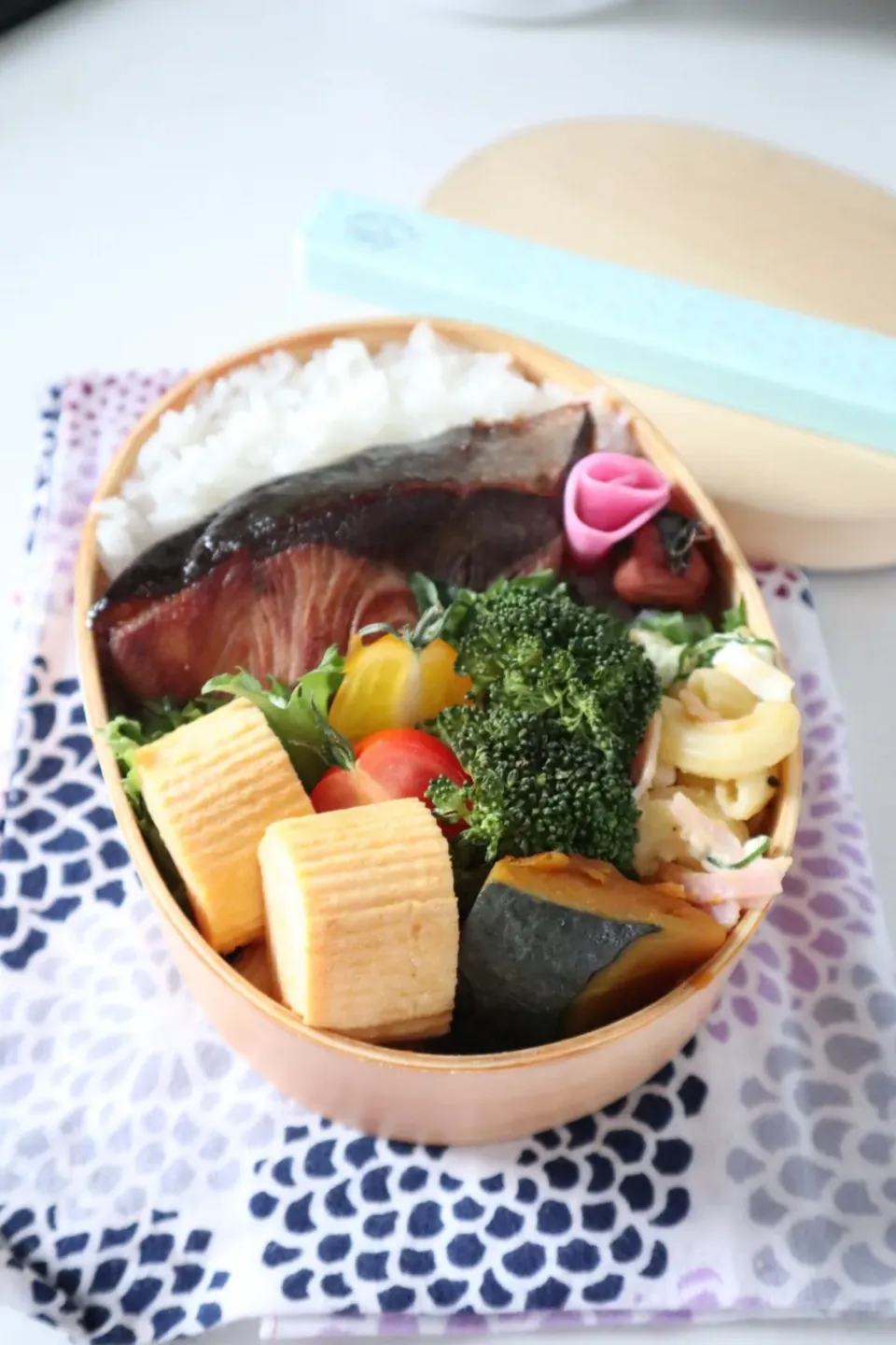 中学生男子弁当🍱
ぶりの照り焼き弁当🐟|なかじー。さん