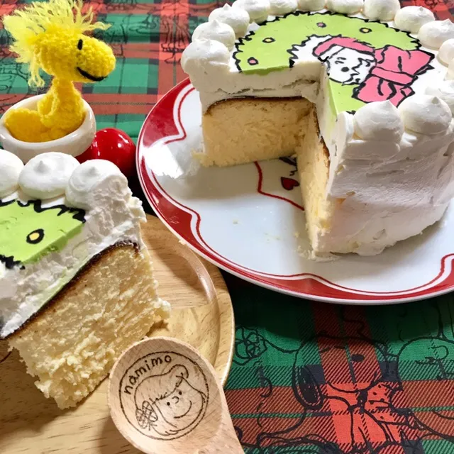 スヌーピーのクリスマスデコケーキ 中はスフレチーズケーキ|namimoさん