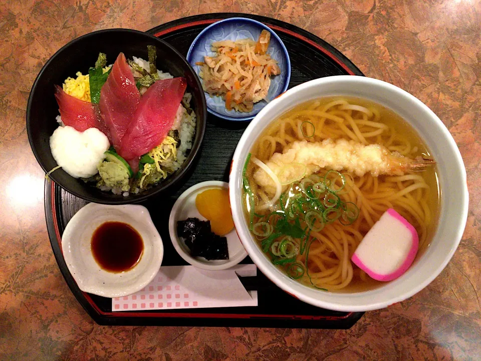 おすすめ定食(まぐろトロロ丼と天ぷらうどん)|ばーさんさん