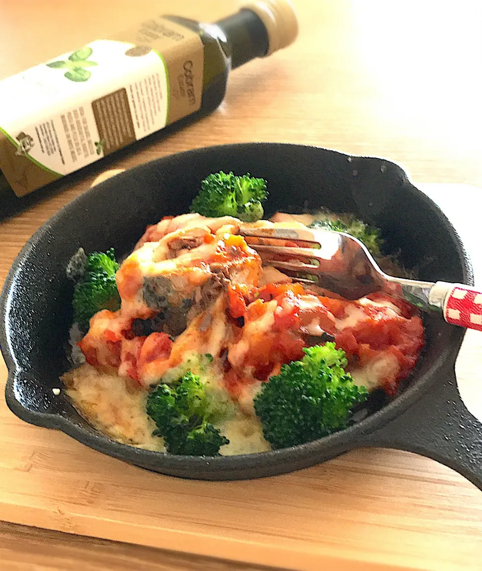 スキレットで鯖水煮缶の簡単料理|サミカさん