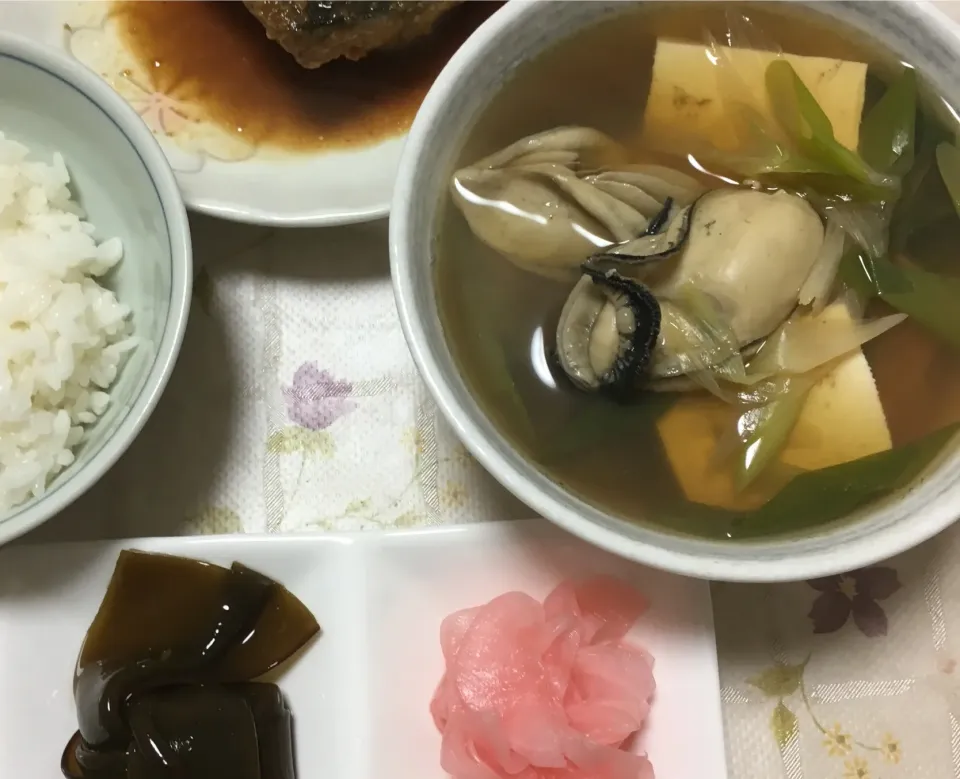 今夜は牡蠣のお吸い物と鯖の味噌煮|つるひめさん