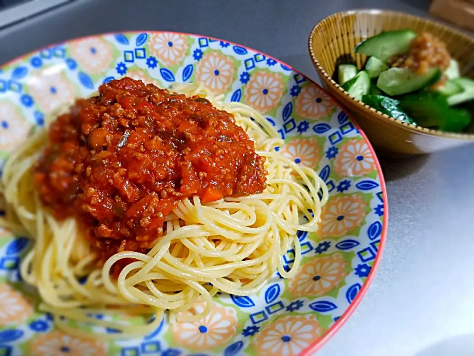 Snapdishの料理写真:ミートソース！
寒くてももろきゅうが食べたい。|kanaさん