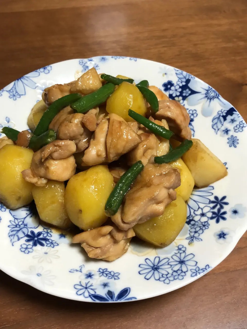 和食の定番 じゃがいもと鶏肉の甘辛煮|sakurasakuさん