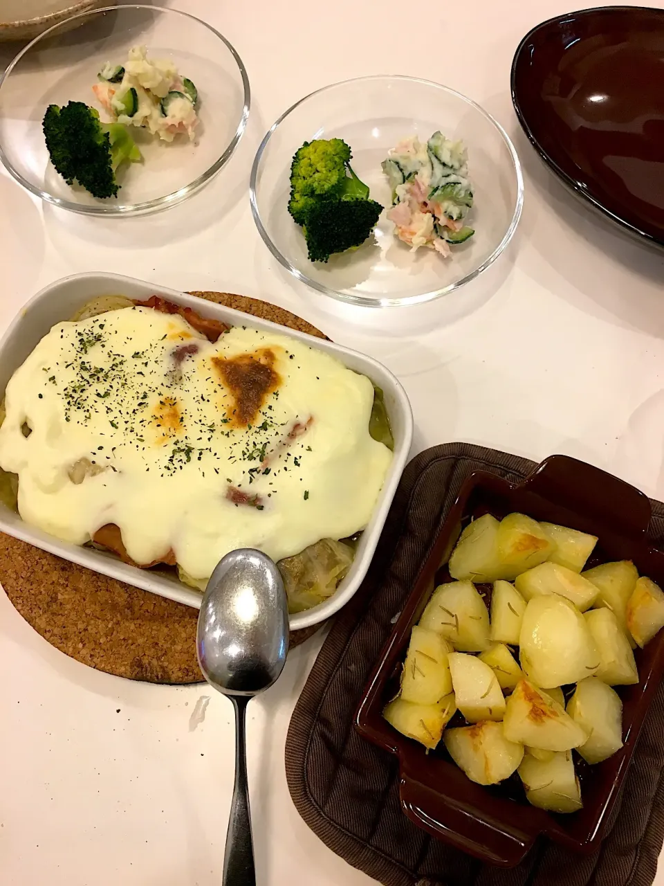 Snapdishの料理写真:ロールキャベツベシャメルソース添え、ローストポテトなど|R＊ko@月曜断食中さん