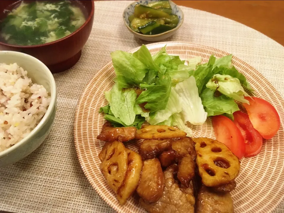 18/12/10 夕飯♪ ヒレ肉と蓮根の黒酢豚 ピリ辛胡瓜 小松菜と卵のスープ|ikukoさん