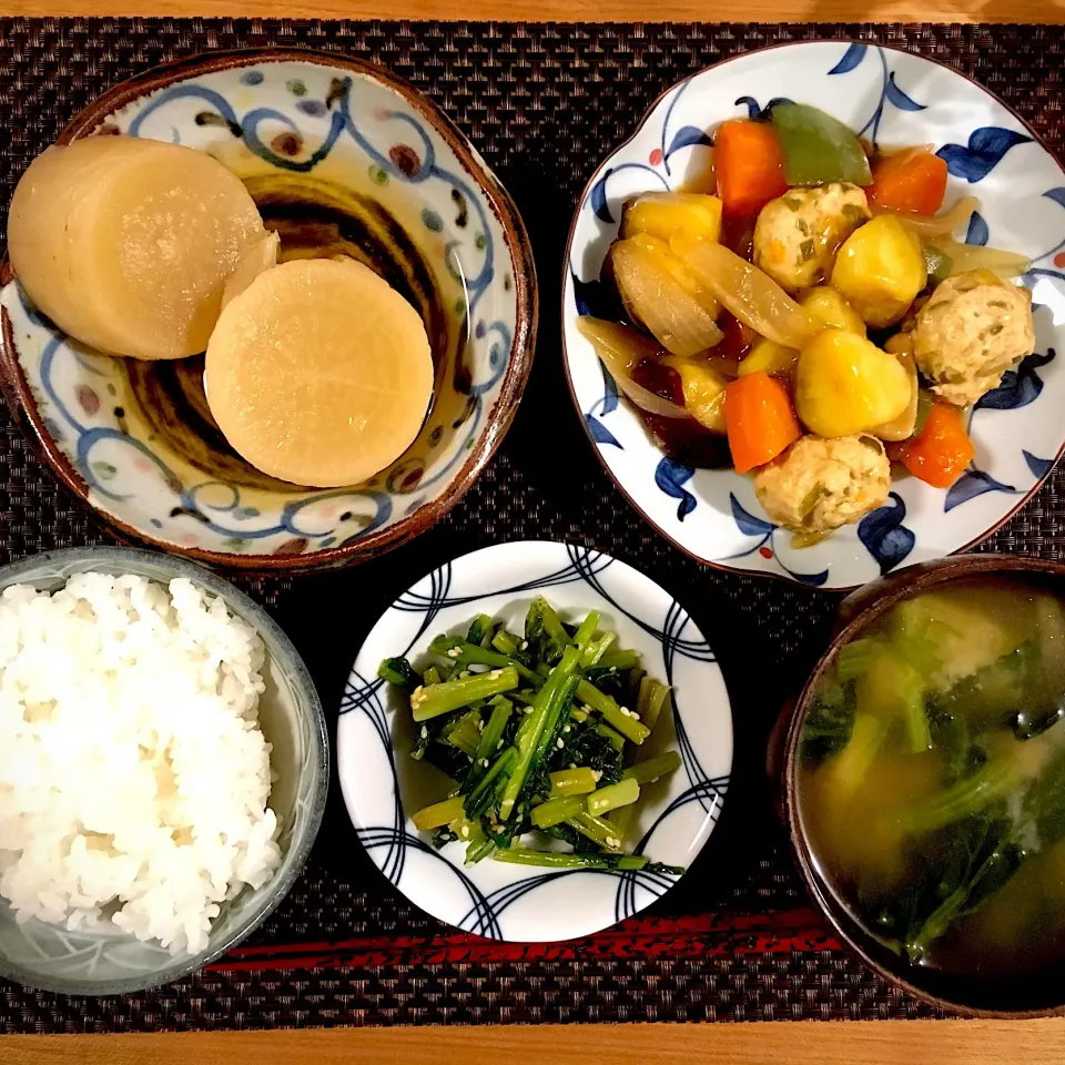 鶏団子と野菜の甘酢あん炒め／ふろふき大根／かぶの葉ナムル／小松菜の味噌汁|ゆうこさん