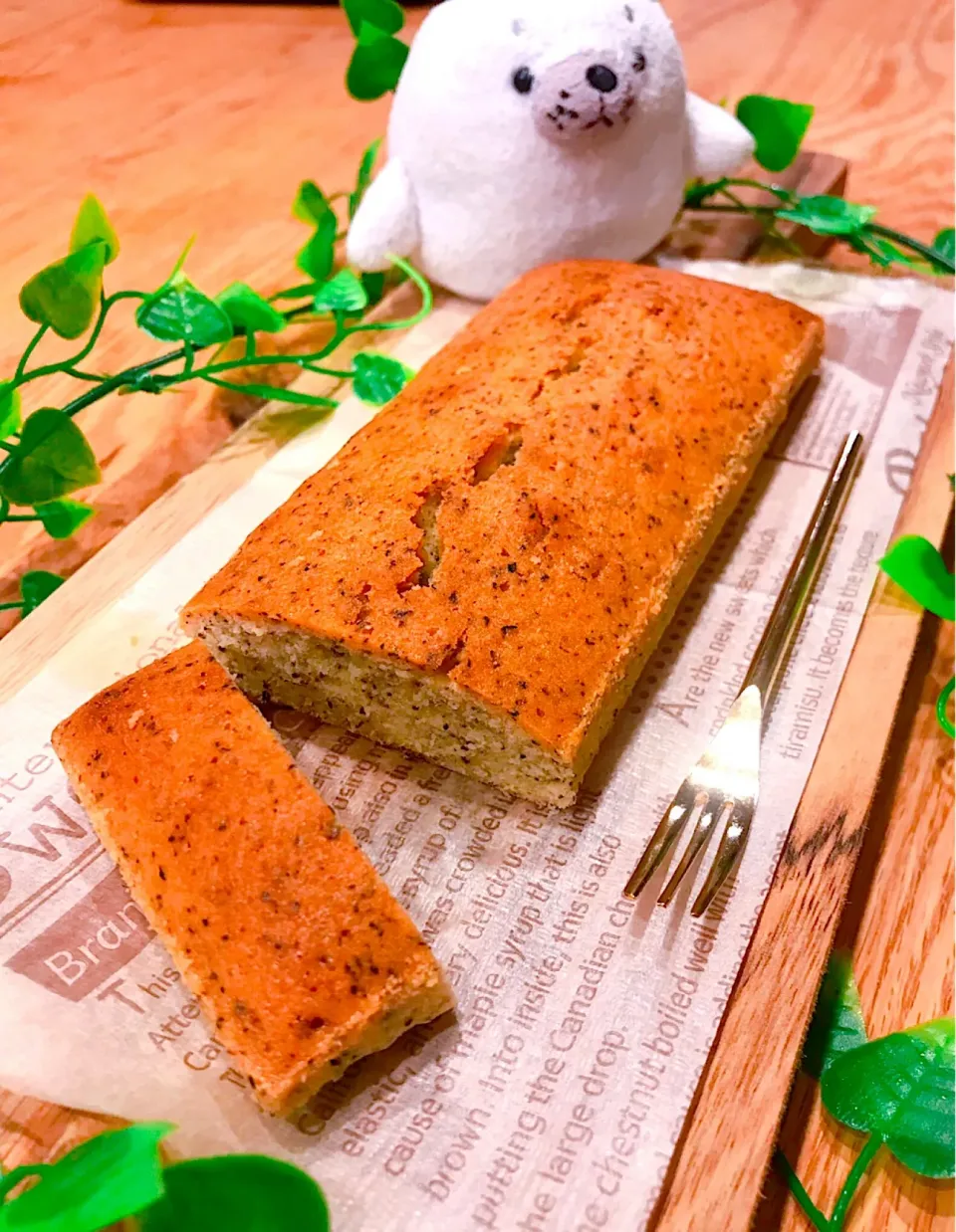 🎂ダージリンパウンドケーキ🎂
    あんまり紅茶飲まないけど
    紅茶味のお菓子は大好き💓
 
材料あんまりなくて
型に対して液が少なく
平たいパウンドケーキに🧐🧐笑|おーやんさん