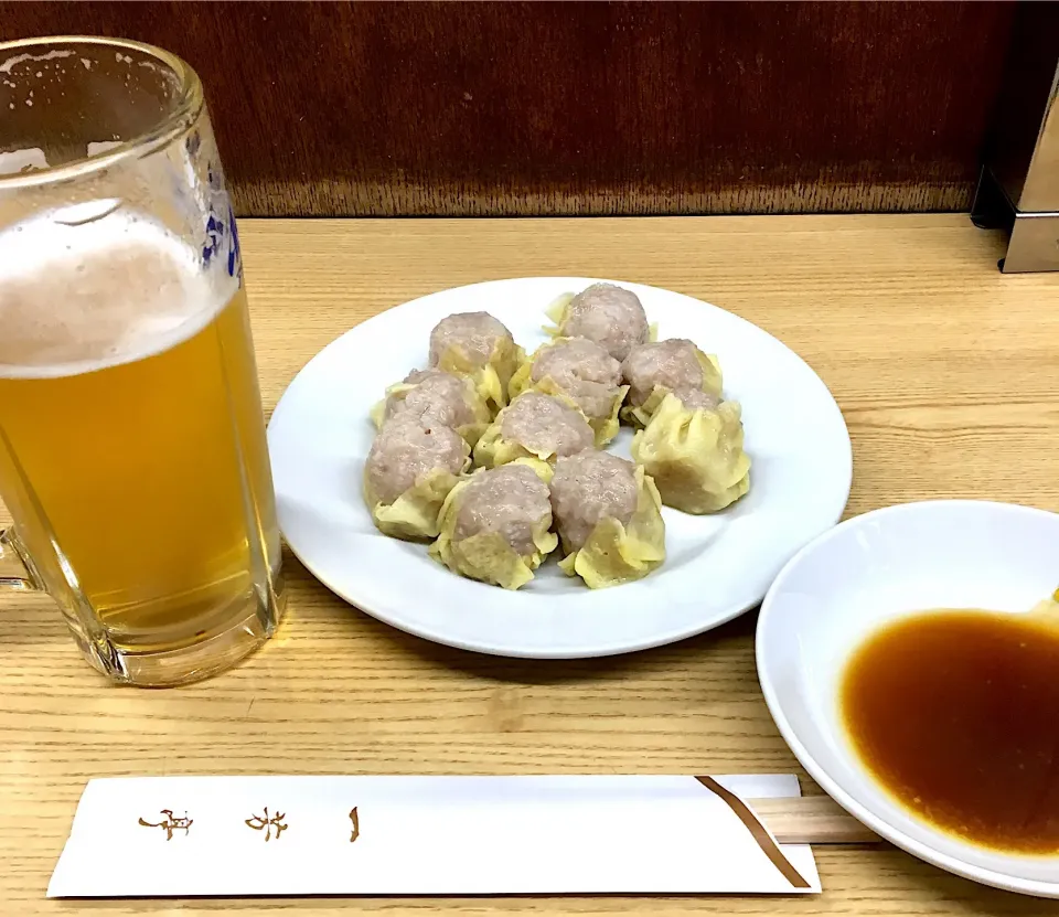 Snapdishの料理写真:一芳亭の焼売&生中
#久々  #2人前  #美味い|mottomoさん