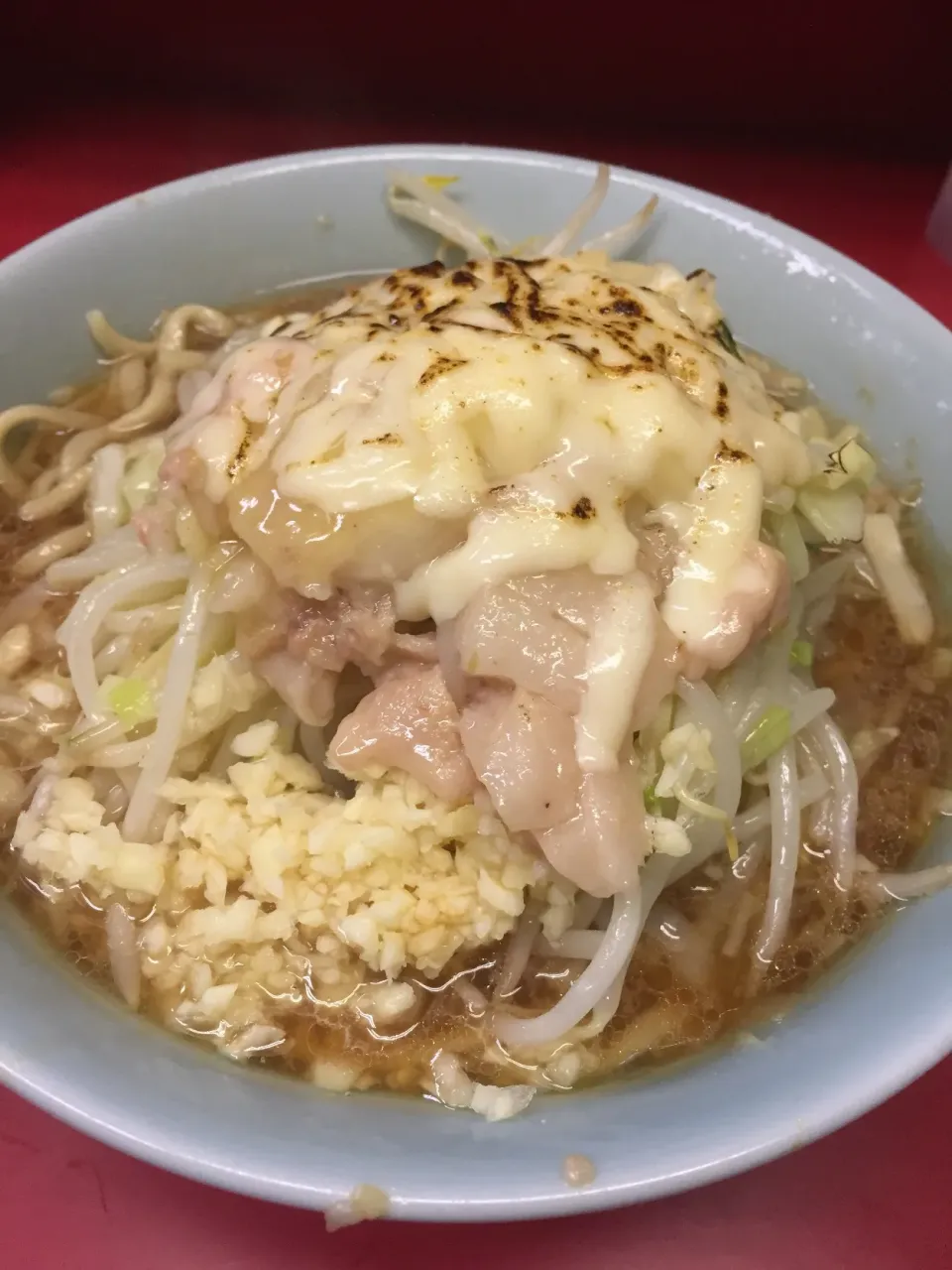 ラーメン二郎中山駅前店で8周年特別トッピング小ラーメンバター風焼きチーズ食べてきたよ🍜

コールは、麺少なめ、ニンニク、アブラ、バター（バター風焼きチーズ）

ご馳走様でした🙏|NOMU'S キッチン🍳さん