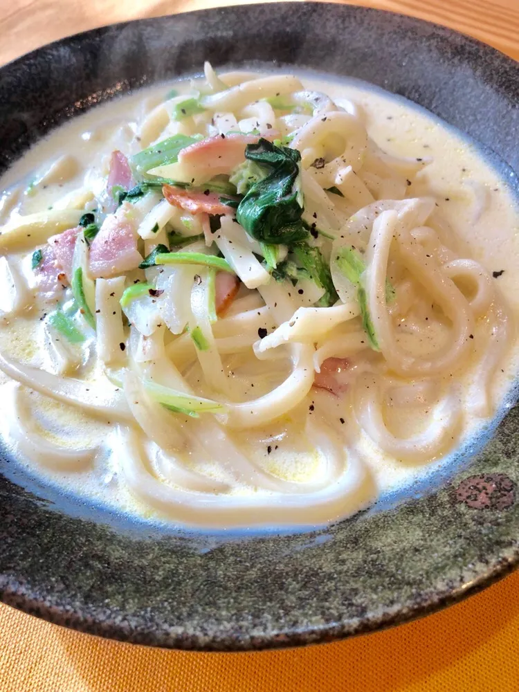 ほうれん草とベーコンのクリームうどん|リンリンさん