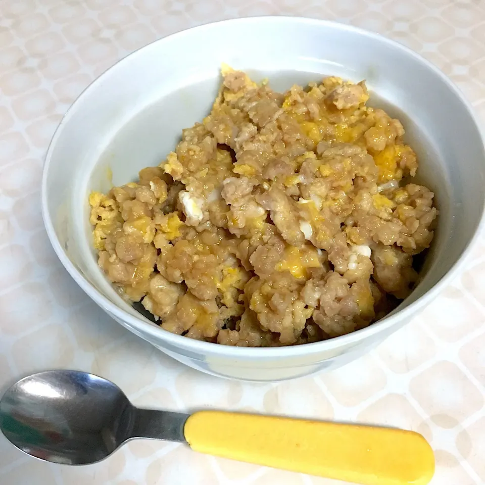 鶏そぼろ卵とじ丼|ゆべしさん