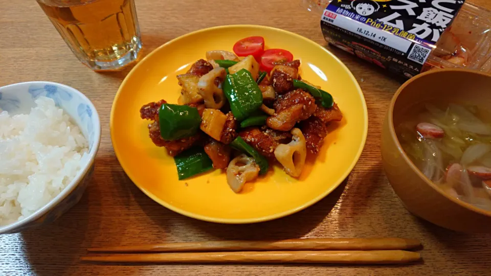 鶏肉とさつまいもと蓮根とピーマンの甘酢炒め&野菜たっぷりコンソメスープ|しほさん