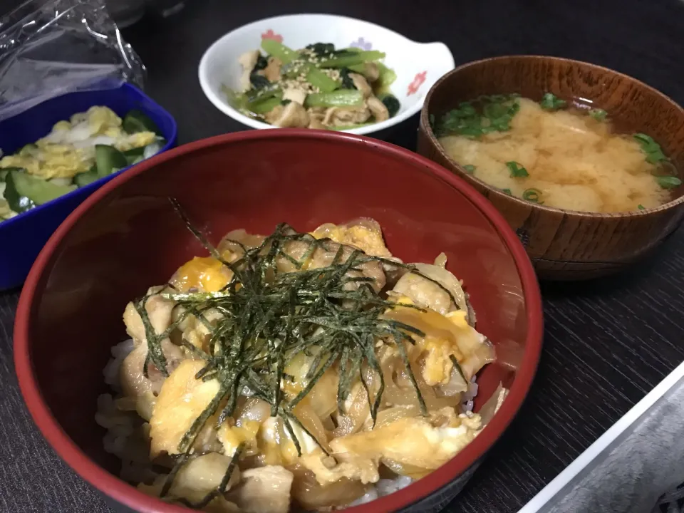 親子丼
小松菜と油揚げの煮浸し
えのきの味噌汁|かもめさん