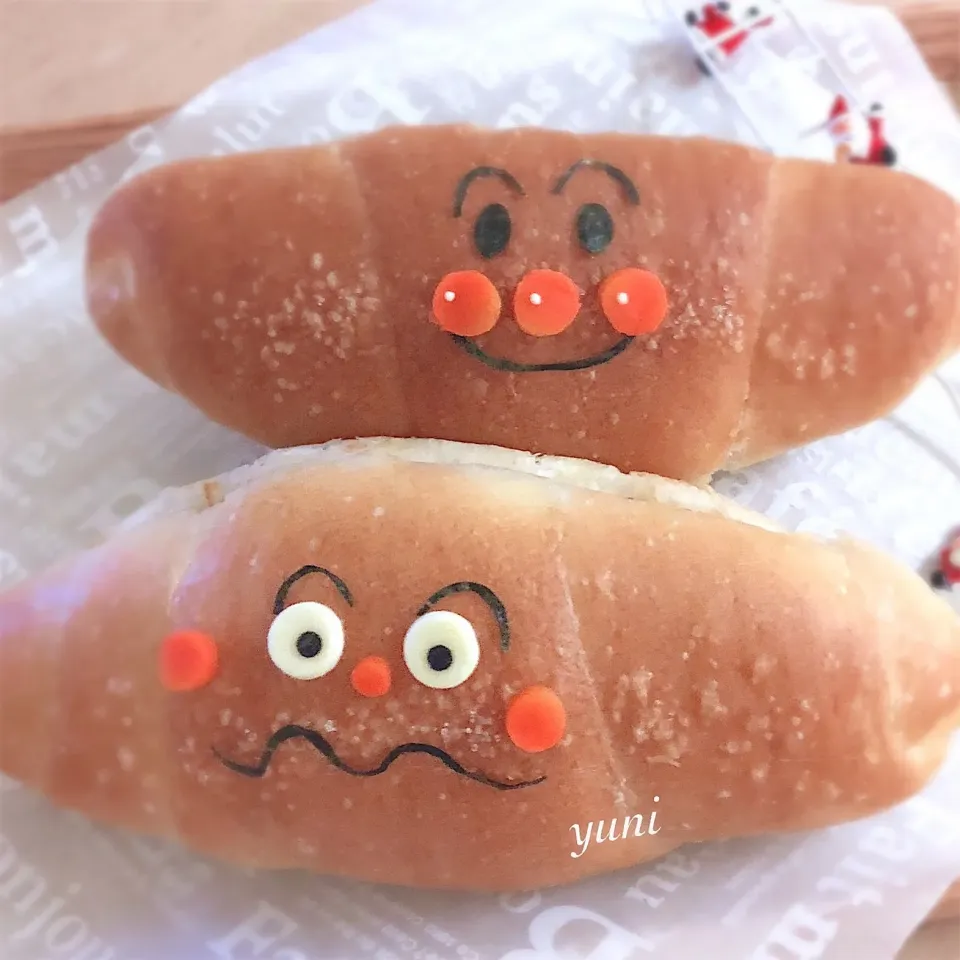 アンパンマン と カレーパンマン  のホットドッグ🌭|🌸yuni🌸さん