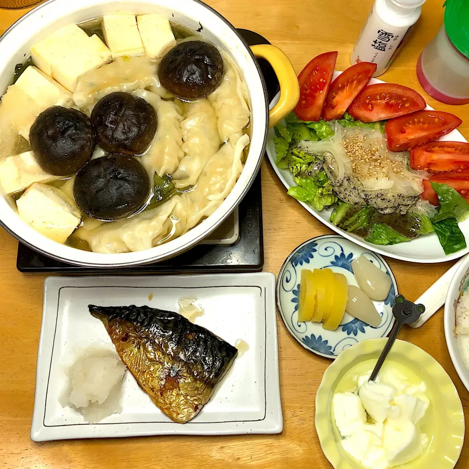 Snapdishの料理写真:餃子🥟鍋i〜野菜もたっぷり鍋♨️|Makokoさん