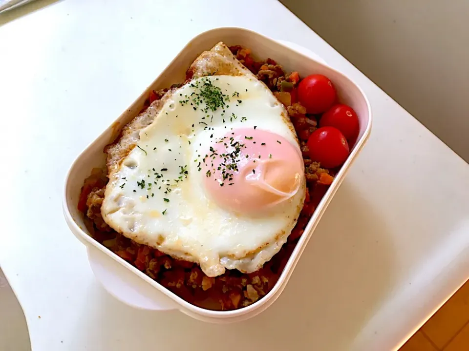 ドライカレー目玉焼き乗せ弁当|みよさん