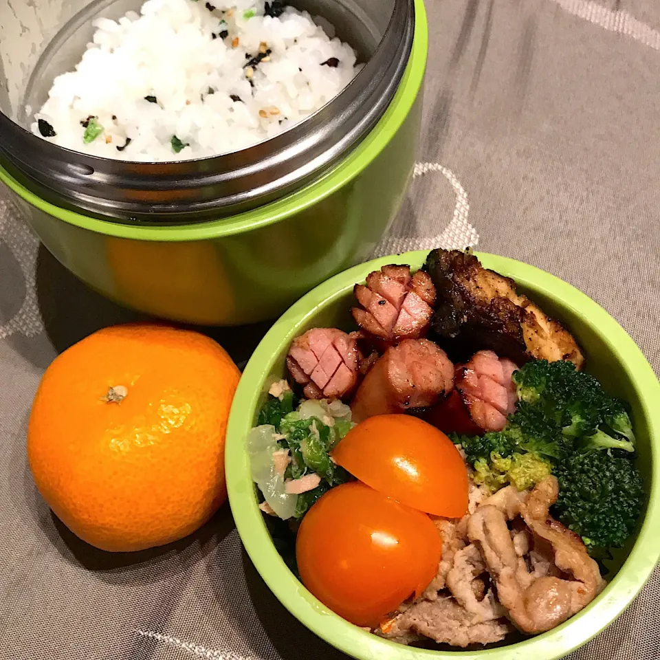 今日のお弁当🍱
豚の生姜焼き

雨が残る寒い朝
身体を冷やしてしまわないよう

今日も気をつけて
いってらっしゃい👋😊|mokoさん