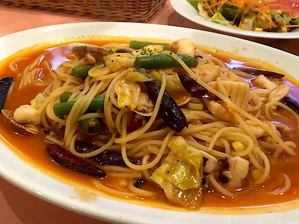 休日の晩ごはん⭐️⭐️⭐️
魚介と野菜のベスビオ🦑🐙🍆🍅🌽🍅|ぽんたさん