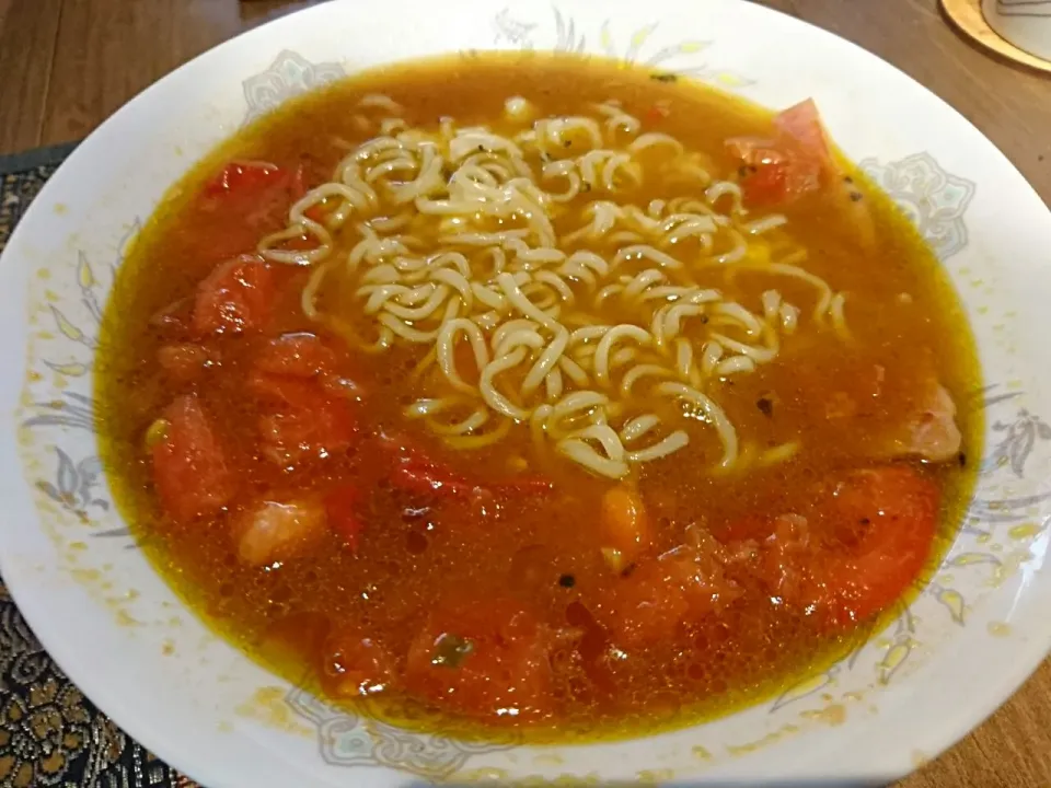 サッポロ一番味噌ラーメンオンザトマト|まぐろさん