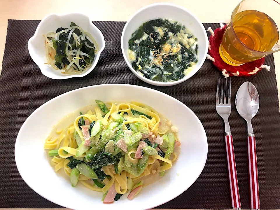 Snapdishの料理写真:アスパラとほうれん草のクリームパスタ|みいさん