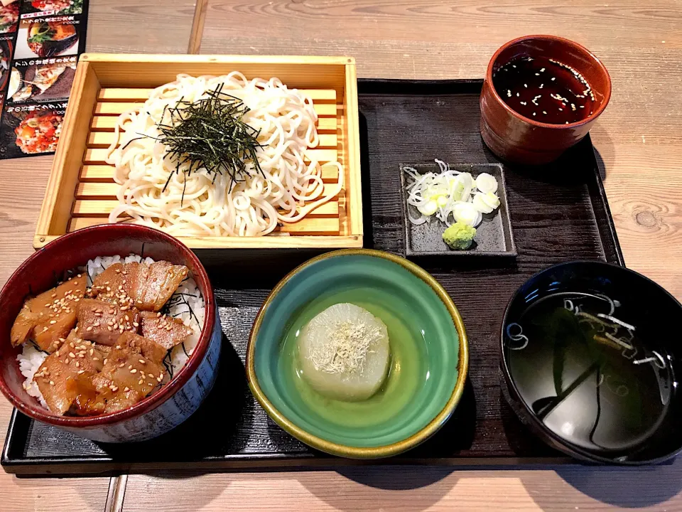 冷やし五島うどんと五島豚のチャーシュー丼|しのぶさん