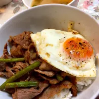 Snapdishの料理写真:プルコギ丼目玉焼き付き|ponnaoさん